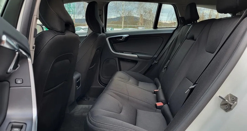 Volvo V60 cena 55900 przebieg: 212000, rok produkcji 2017 z Kraków małe 436